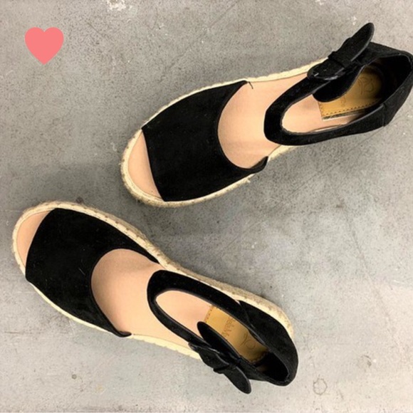 Black Platform Sandal - Picture 2 of 3